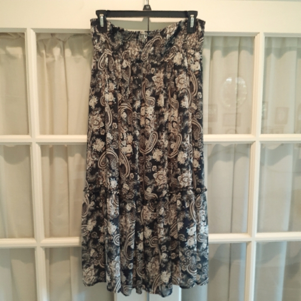 Beautiful flowing midi skirt